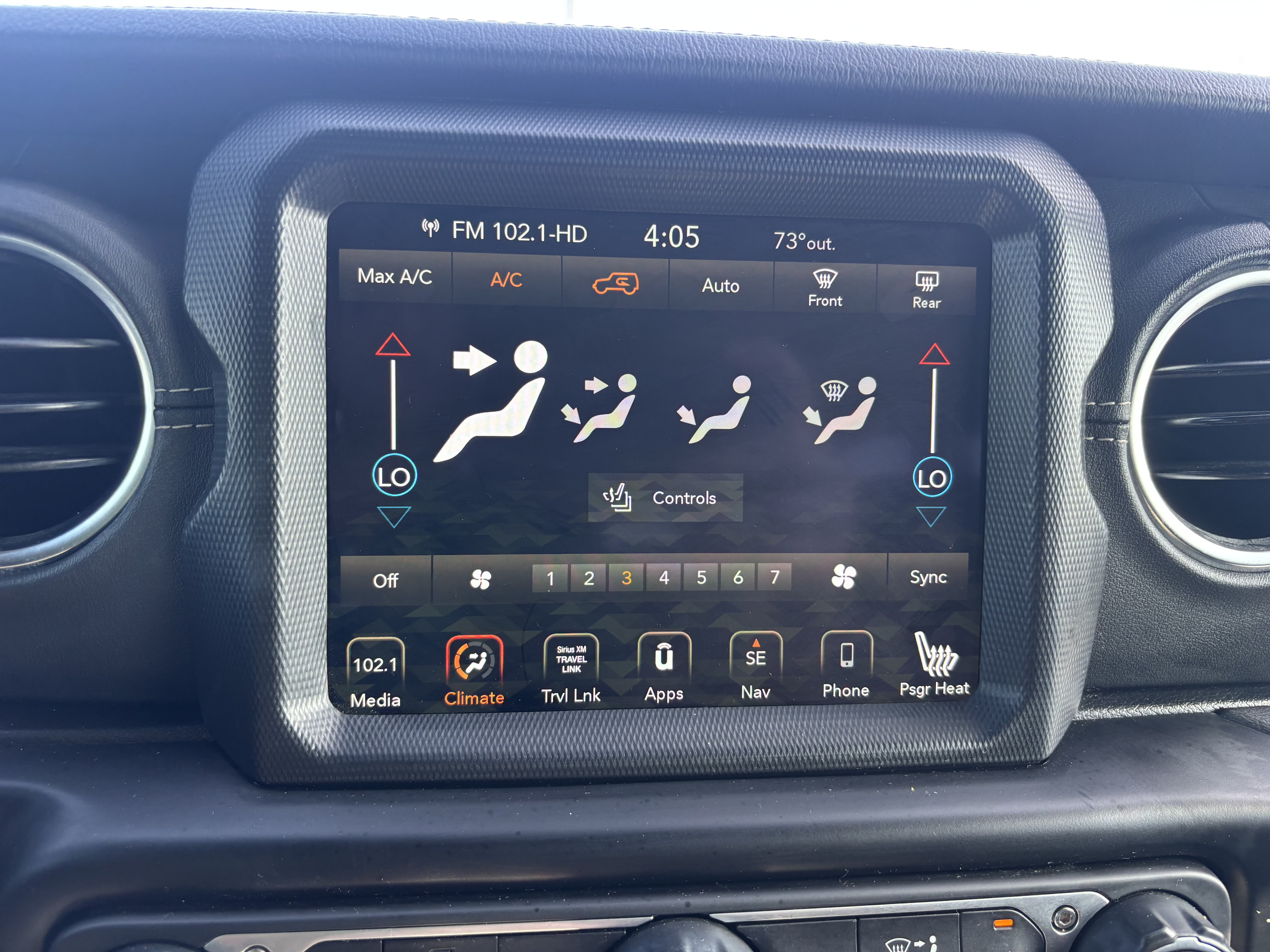 Used 2021 Jeep Wrangler Unlimited Sahara w/ Cold Weather Group AWD/4WD image 14