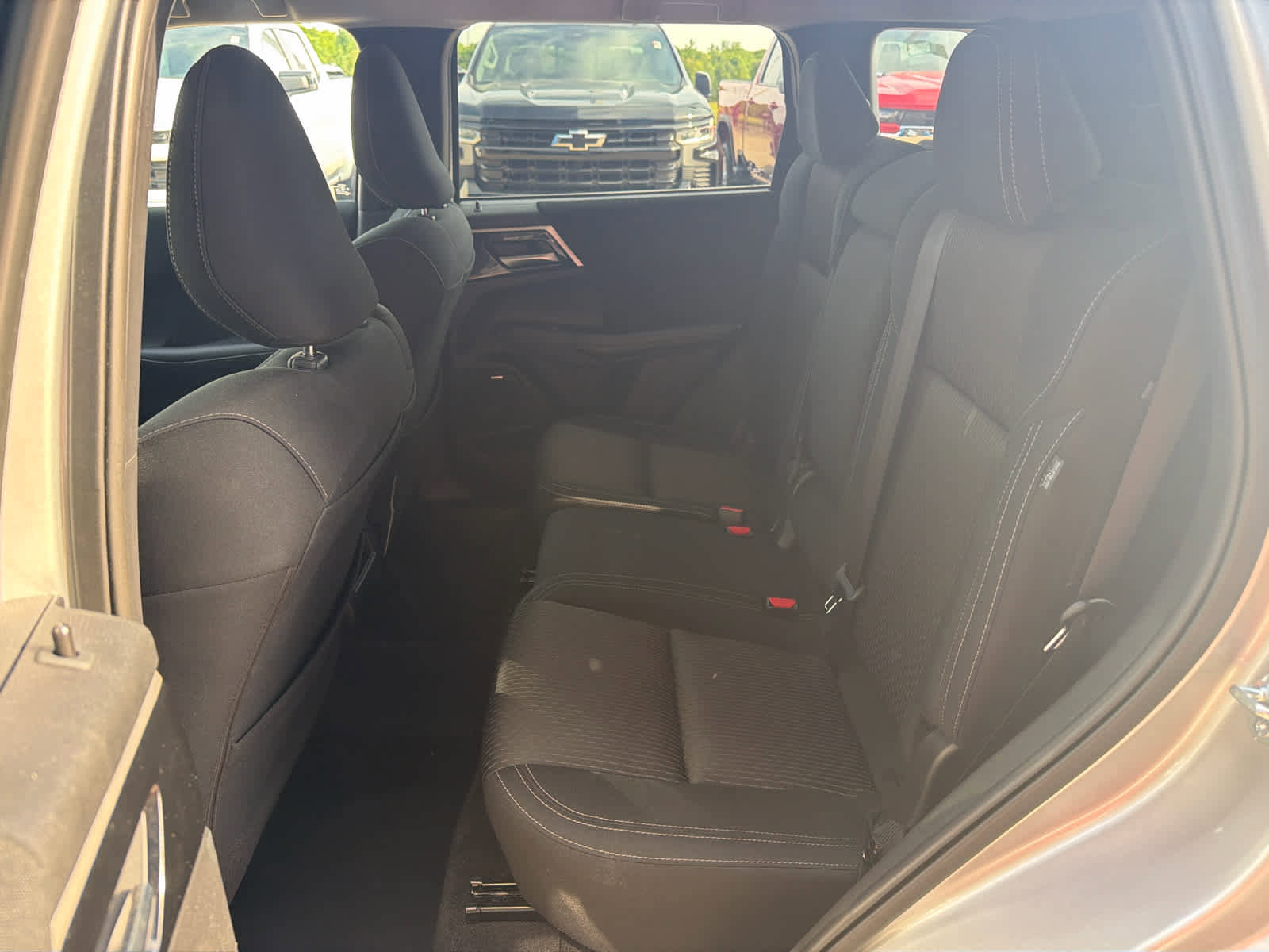 Used 2025 Mitsubishi Outlander ES FWD image 23