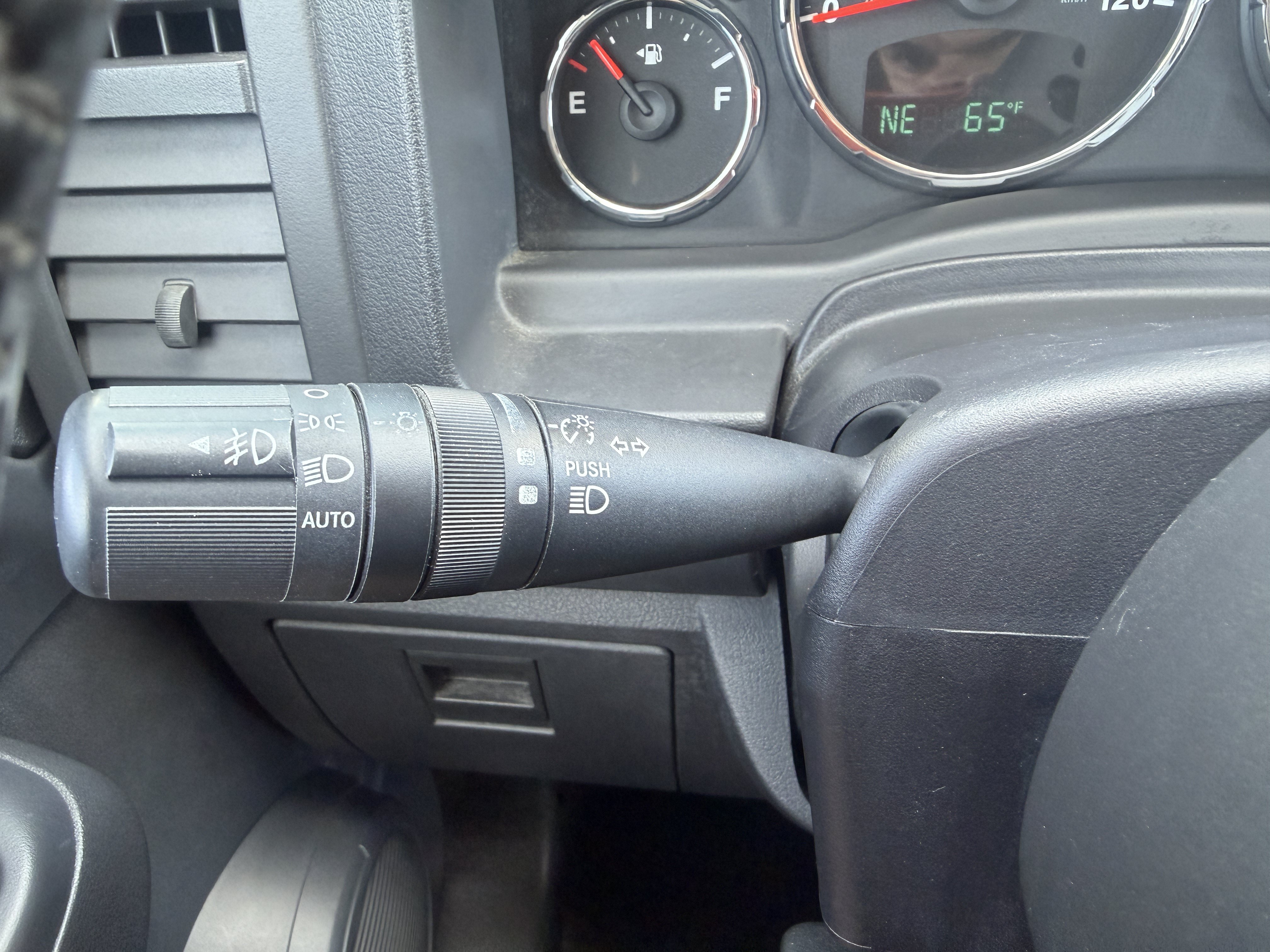 Used 2011 Jeep Liberty Sport AWD/4WD image 27