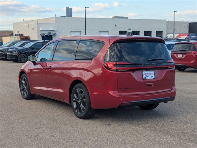 New 2026 Chrysler Pacifica Select image 5