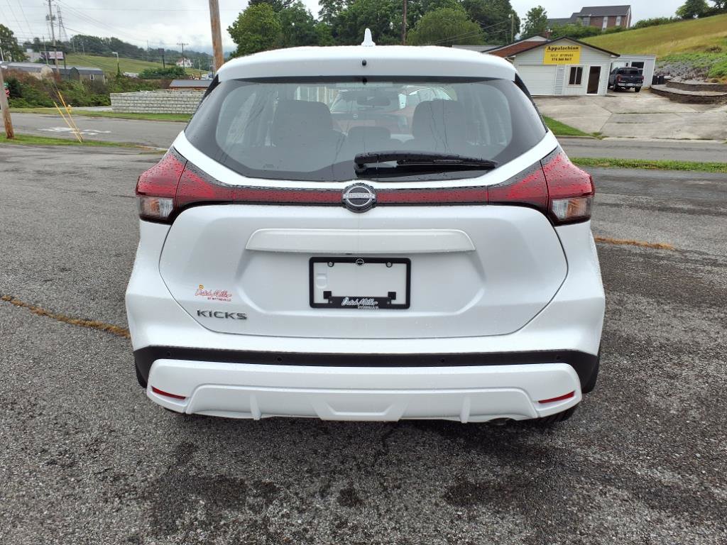 New 2025 Nissan Kicks Play S FWD image 5