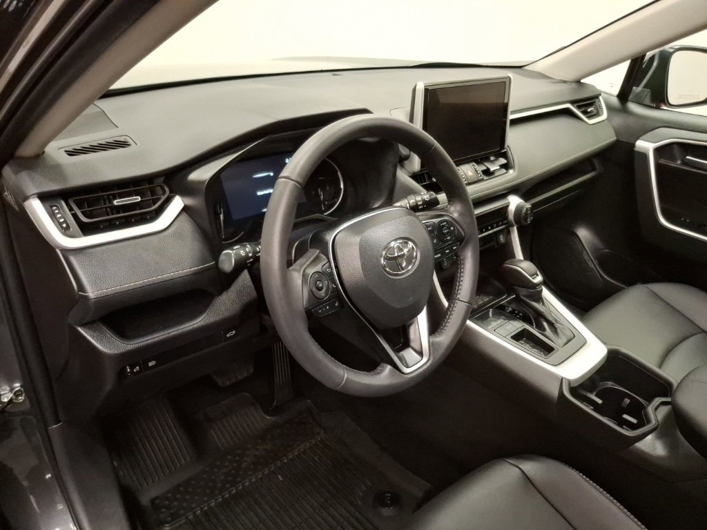 Used 2025 Toyota RAV4 XLE Premium image 17
