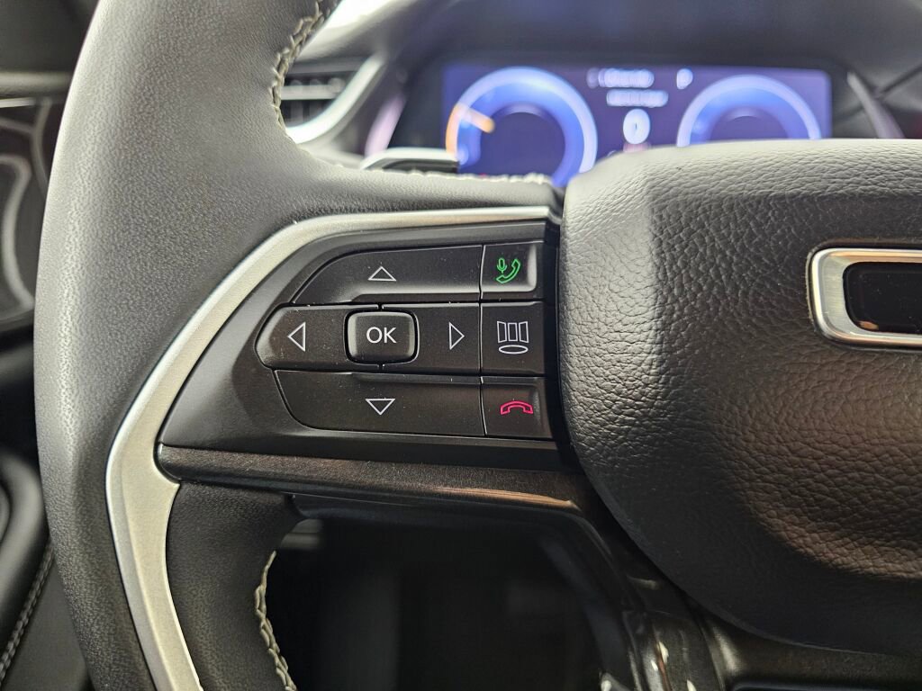 Used 2023 Jeep Grand Cherokee L Laredo AWD/4WD image 22