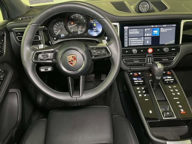 Certified 2025 Porsche Macan image 27