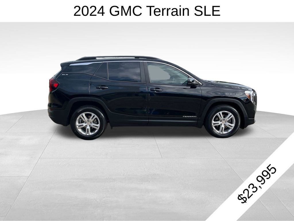Used 2024 GMC Terrain SLE w/ Driver Convenience Package FWD image 2
