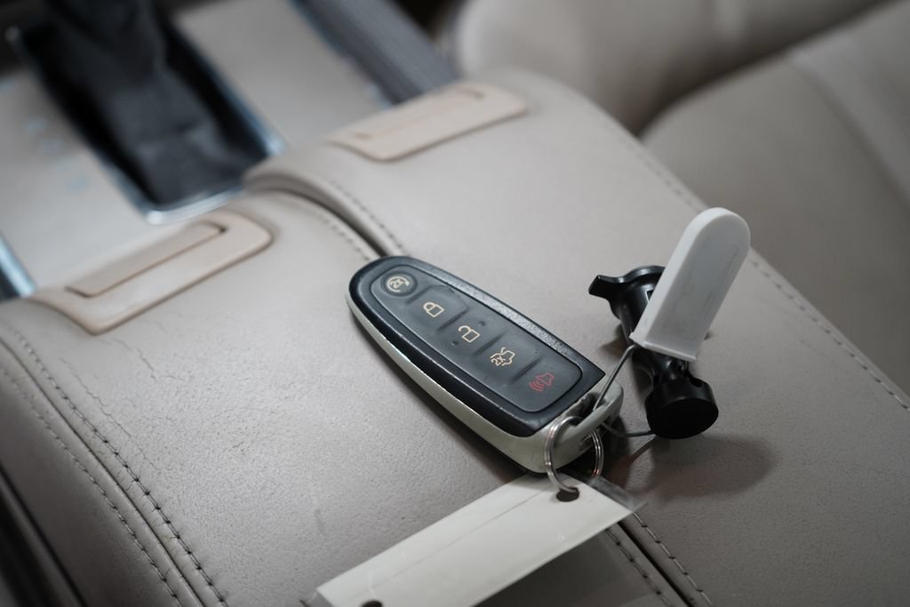 Used 2012 Lincoln MKX AWD image 57
