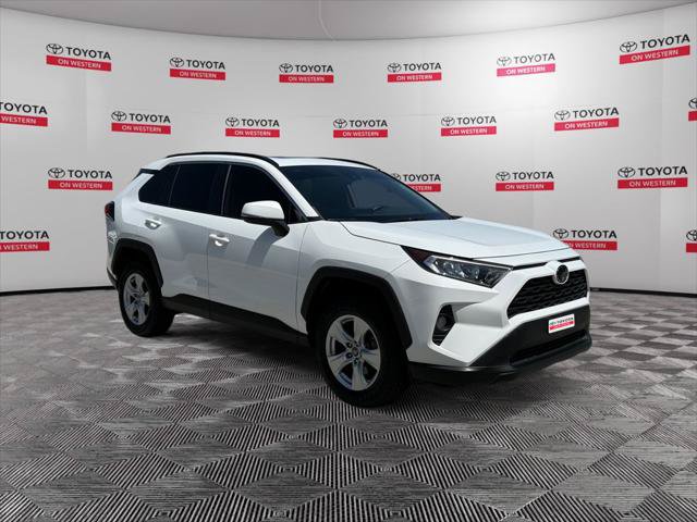 Used 2019 Toyota RAV4 XLE FWD image 3