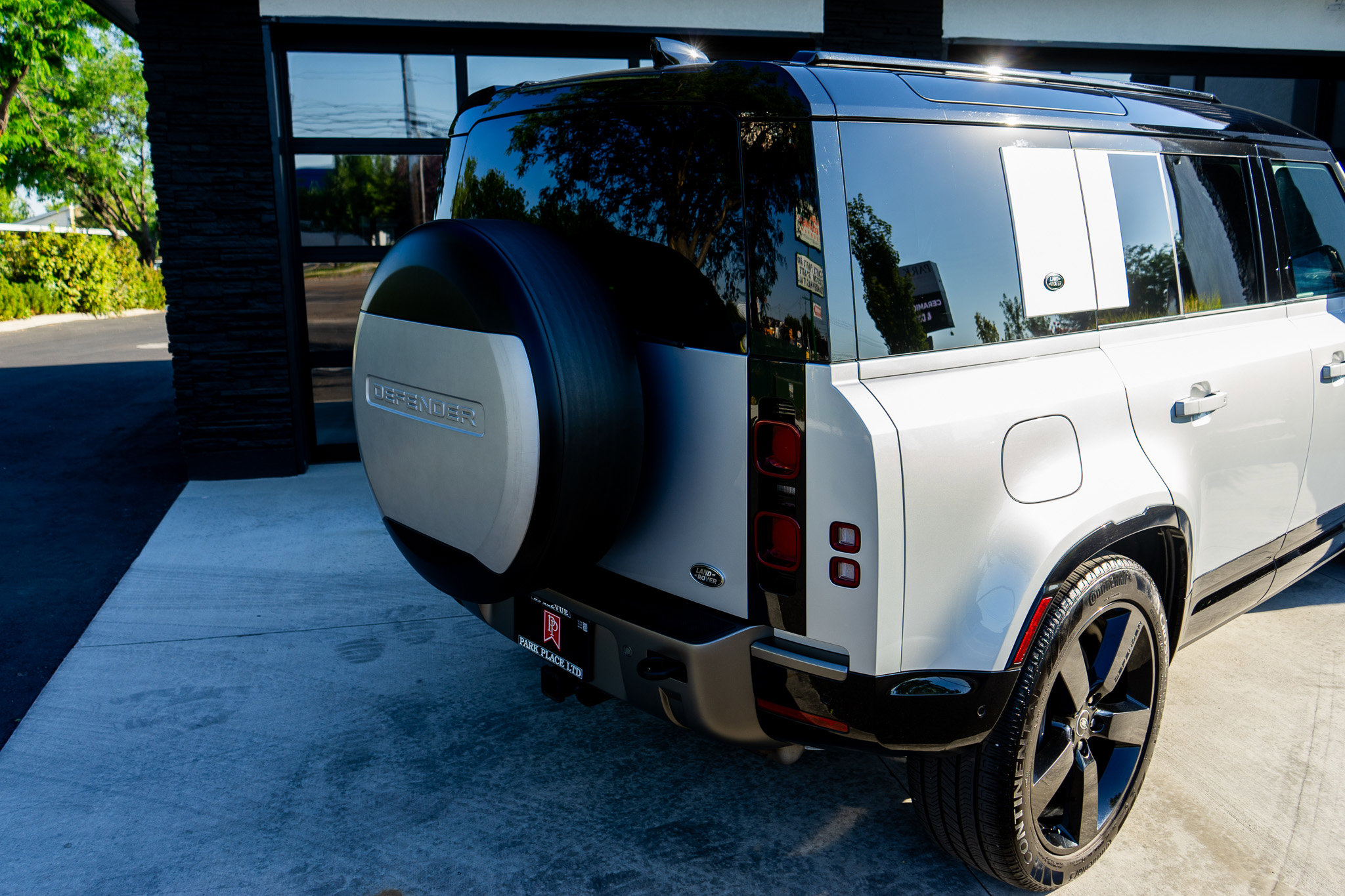 Used 2021 Land Rover Defender 110 X-Dynamic HSE image 13