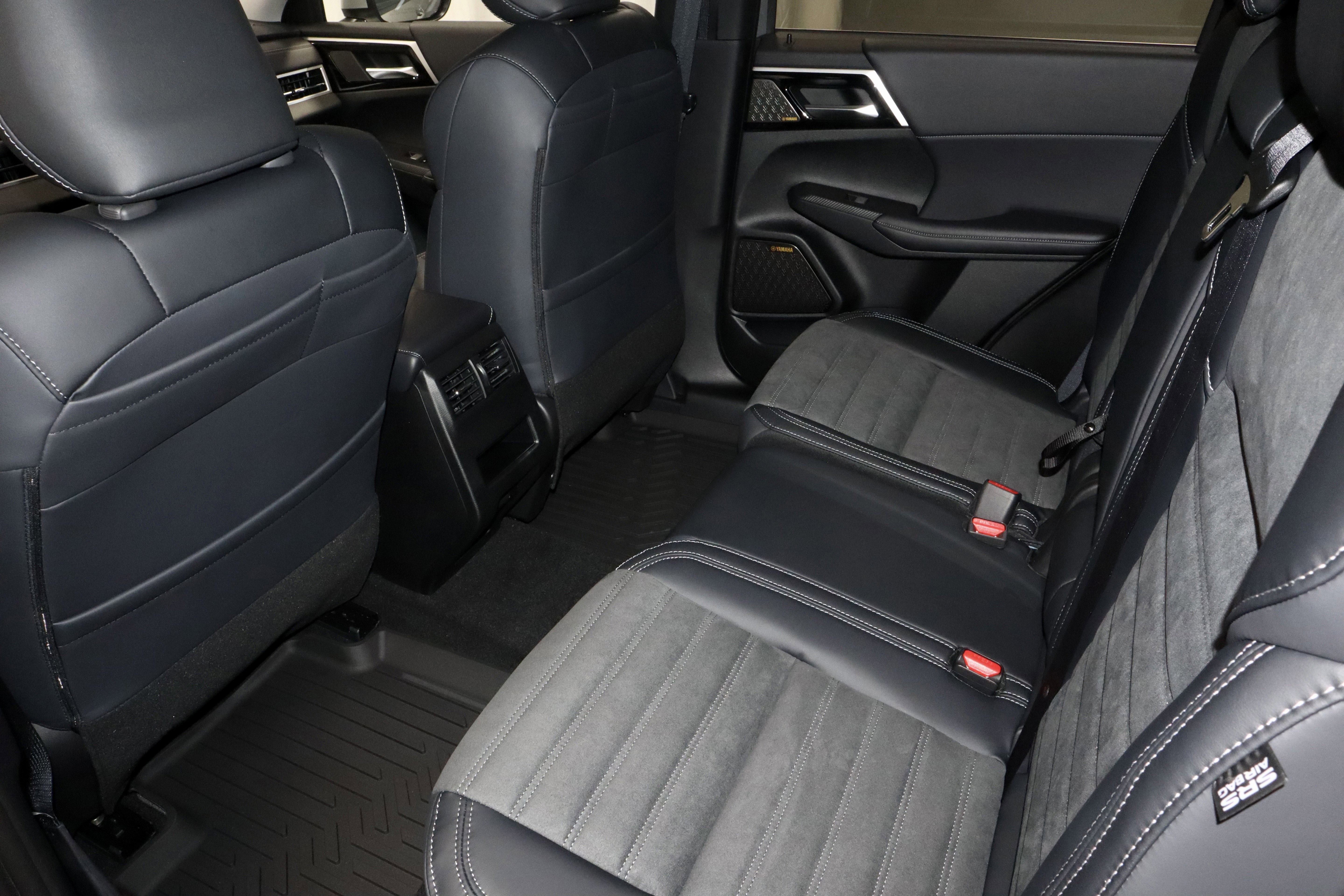 New 2026 Mitsubishi Outlander SE image 13