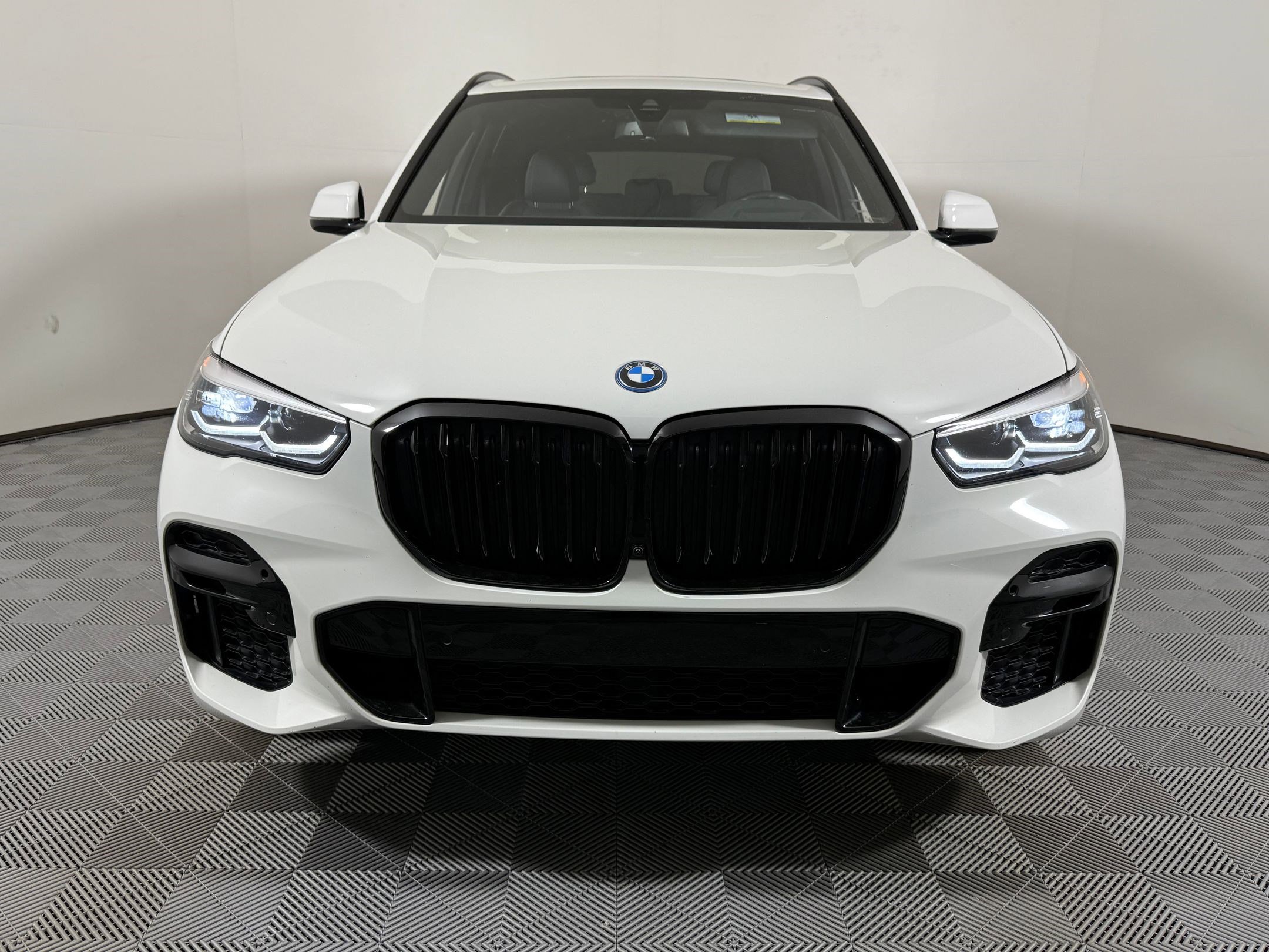 Used 2022 BMW X5 xDrive45e w/ M Sport Package image 6