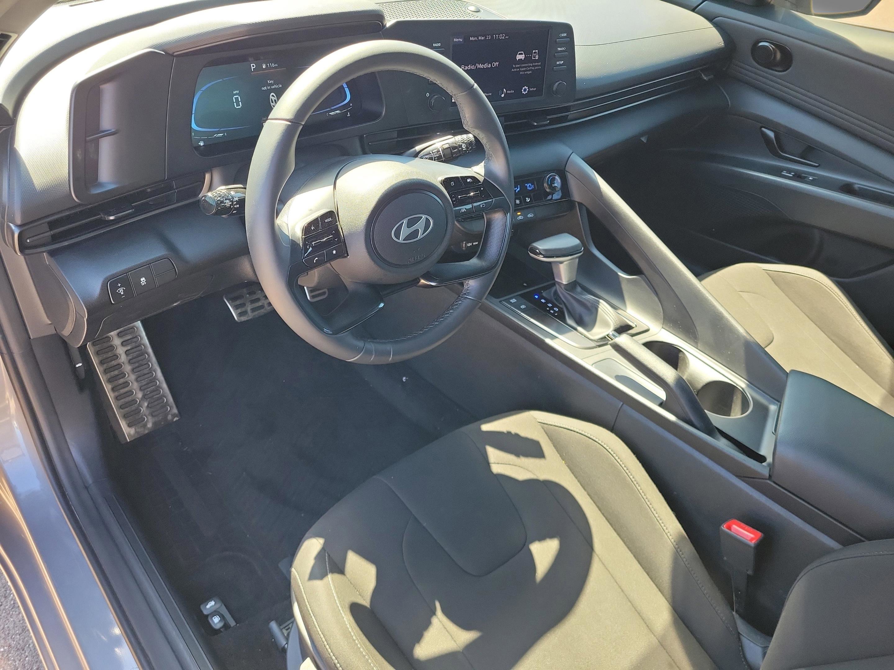 Used 2025 Hyundai Elantra Sport image 19