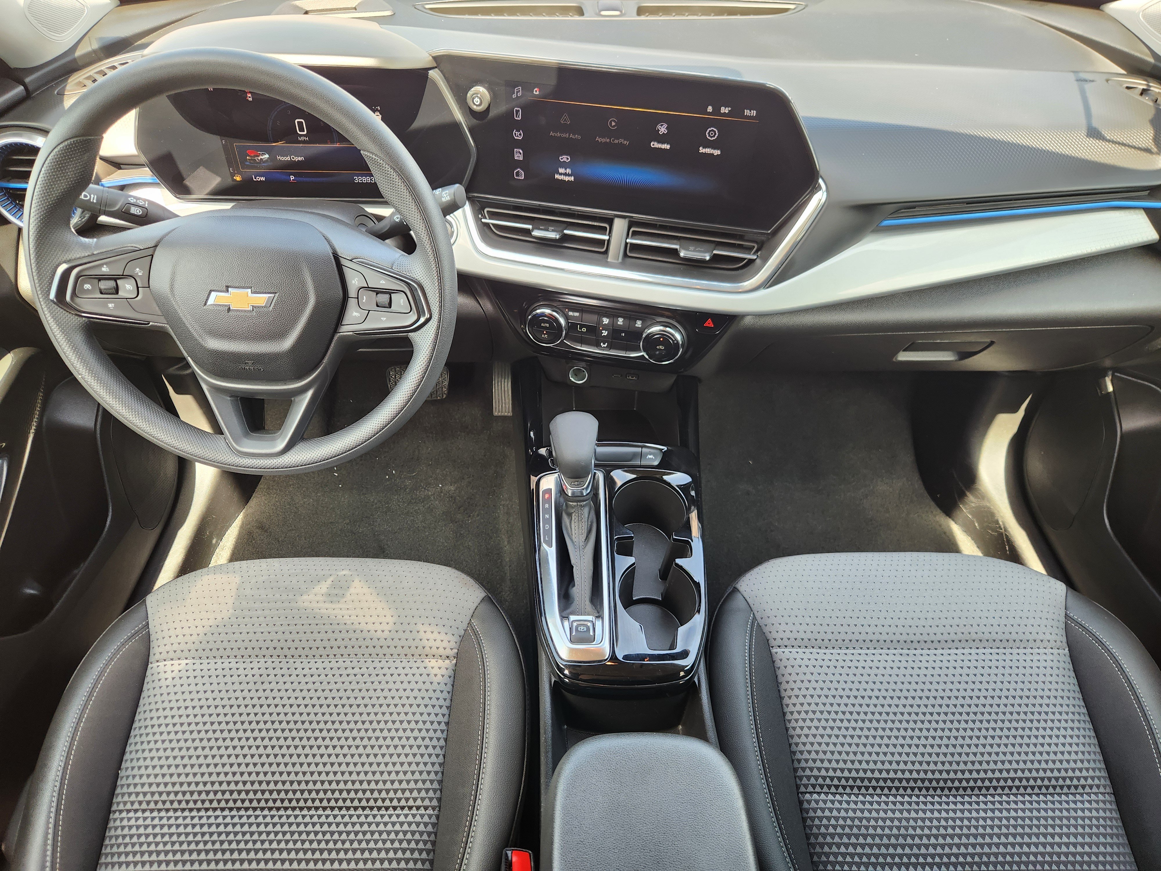 Used 2025 Chevrolet Trax LT FWD image 26