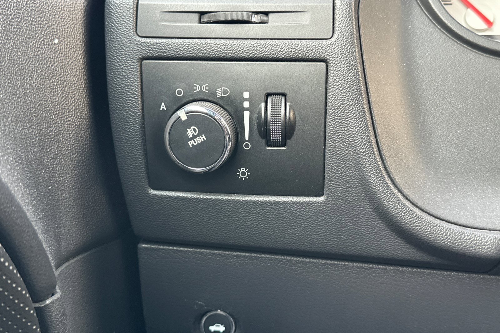 Used 2013 Dodge Challenger R/T image 37