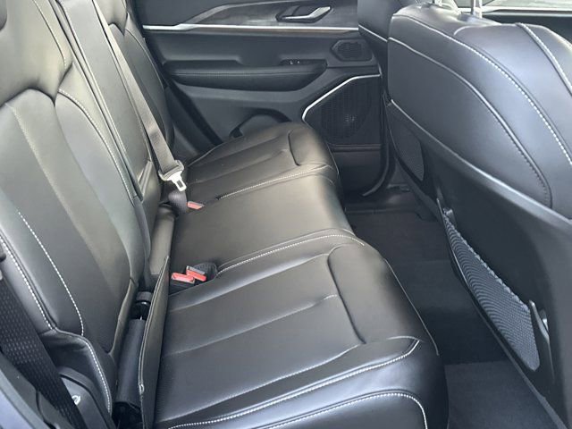 New 2026 Jeep Grand Cherokee Limited w/ Luxury Tech Group II image 17