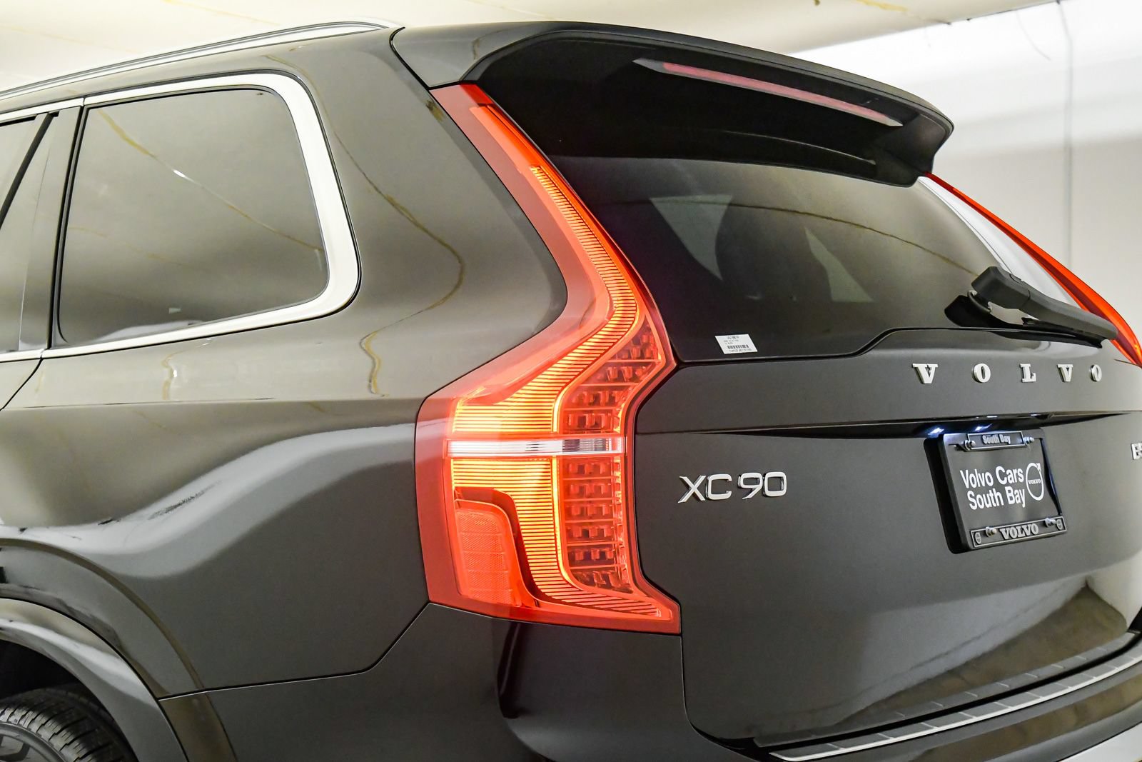 Certified 2025 Volvo XC90 B5 Core w/ Protection Package Premier AWD/4WD image 12