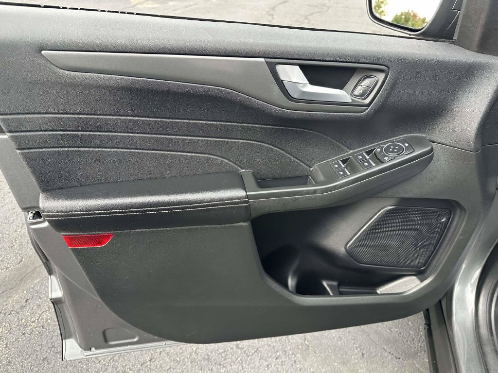 Certified 2023 Ford Escape SE FWD image 9