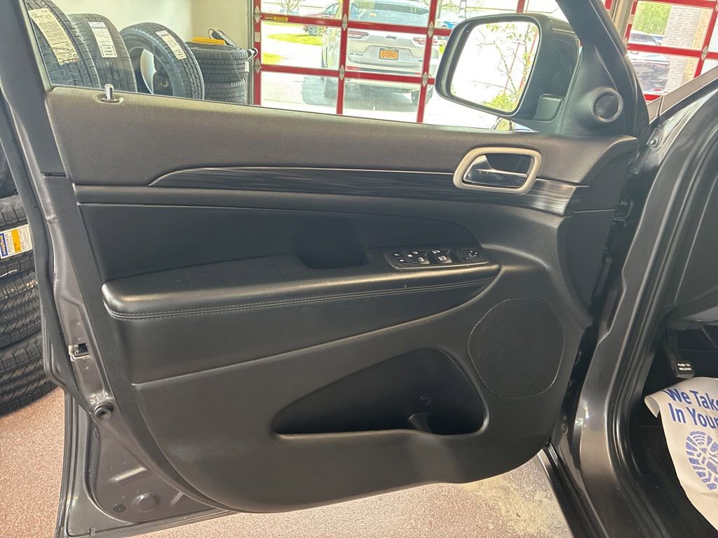 Used 2020 Jeep Grand Cherokee Altitude AWD/4WD image 8