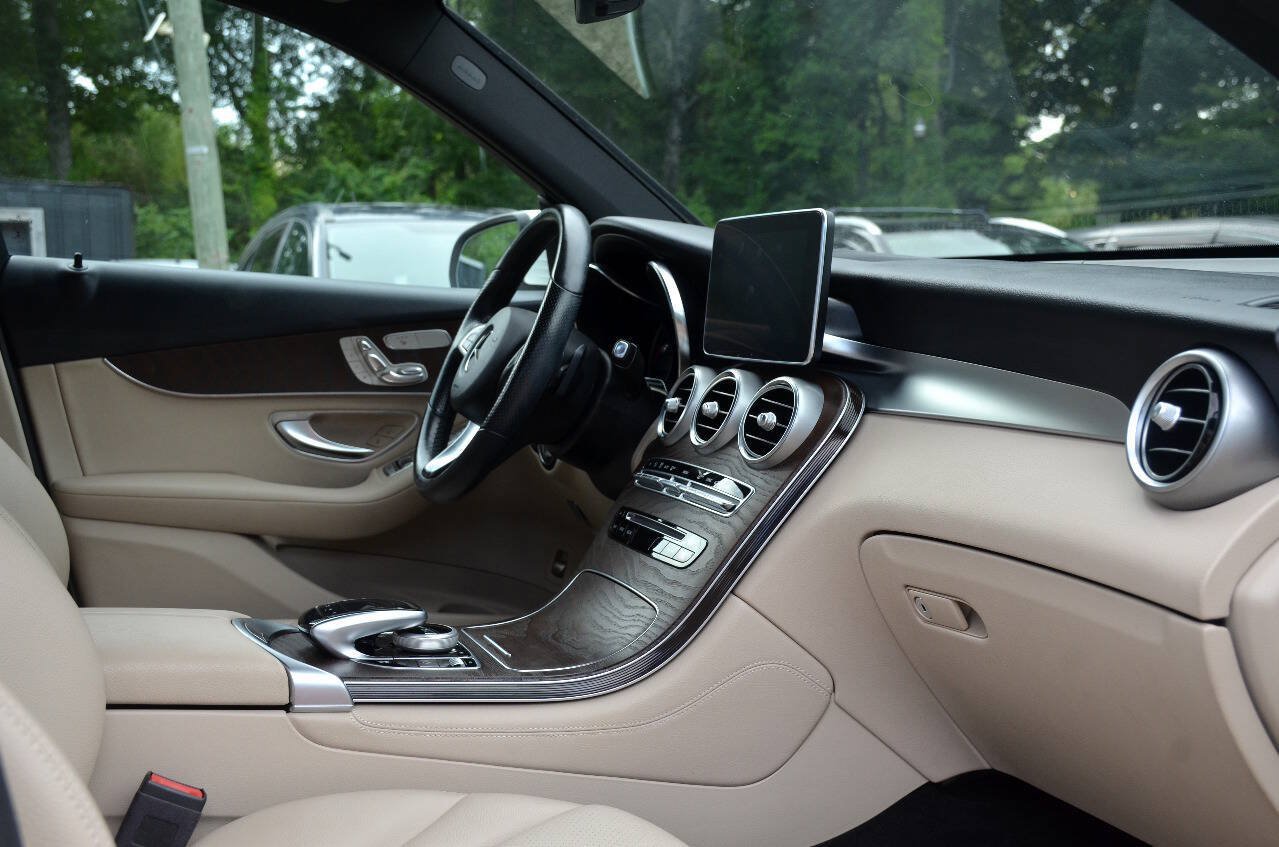 Used 2018 Mercedes-Benz GLC 300 4MATIC image 12