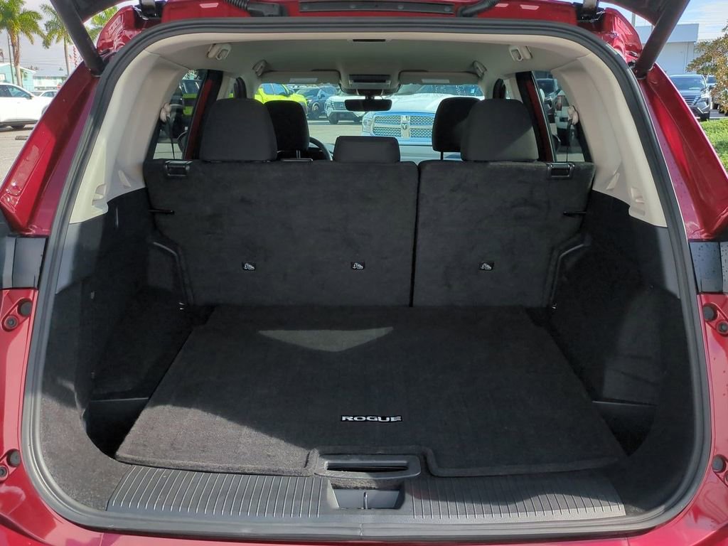 Certified 2025 Nissan Rogue SV image 13