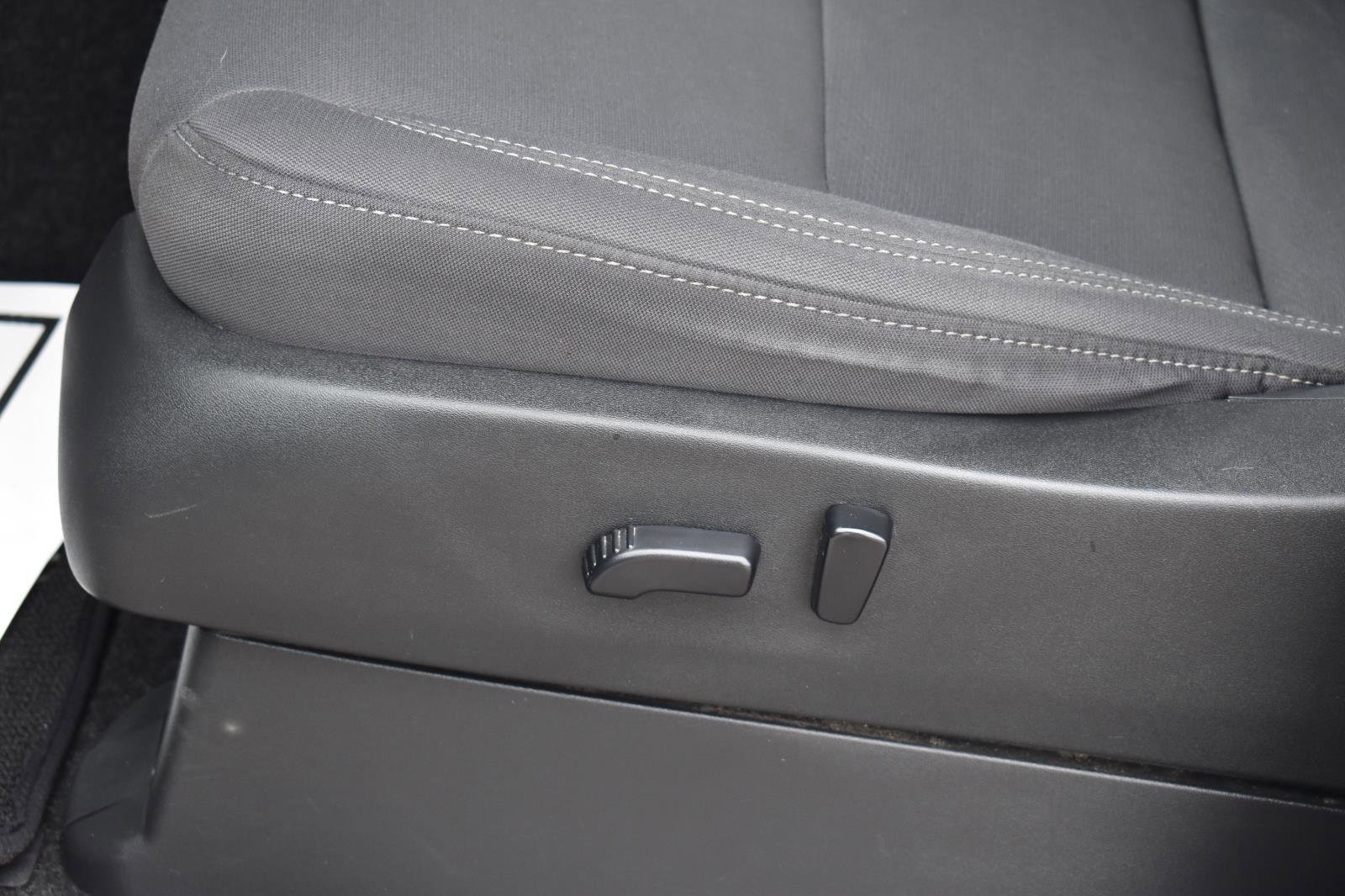 Used 2022 Nissan Frontier SV image 26