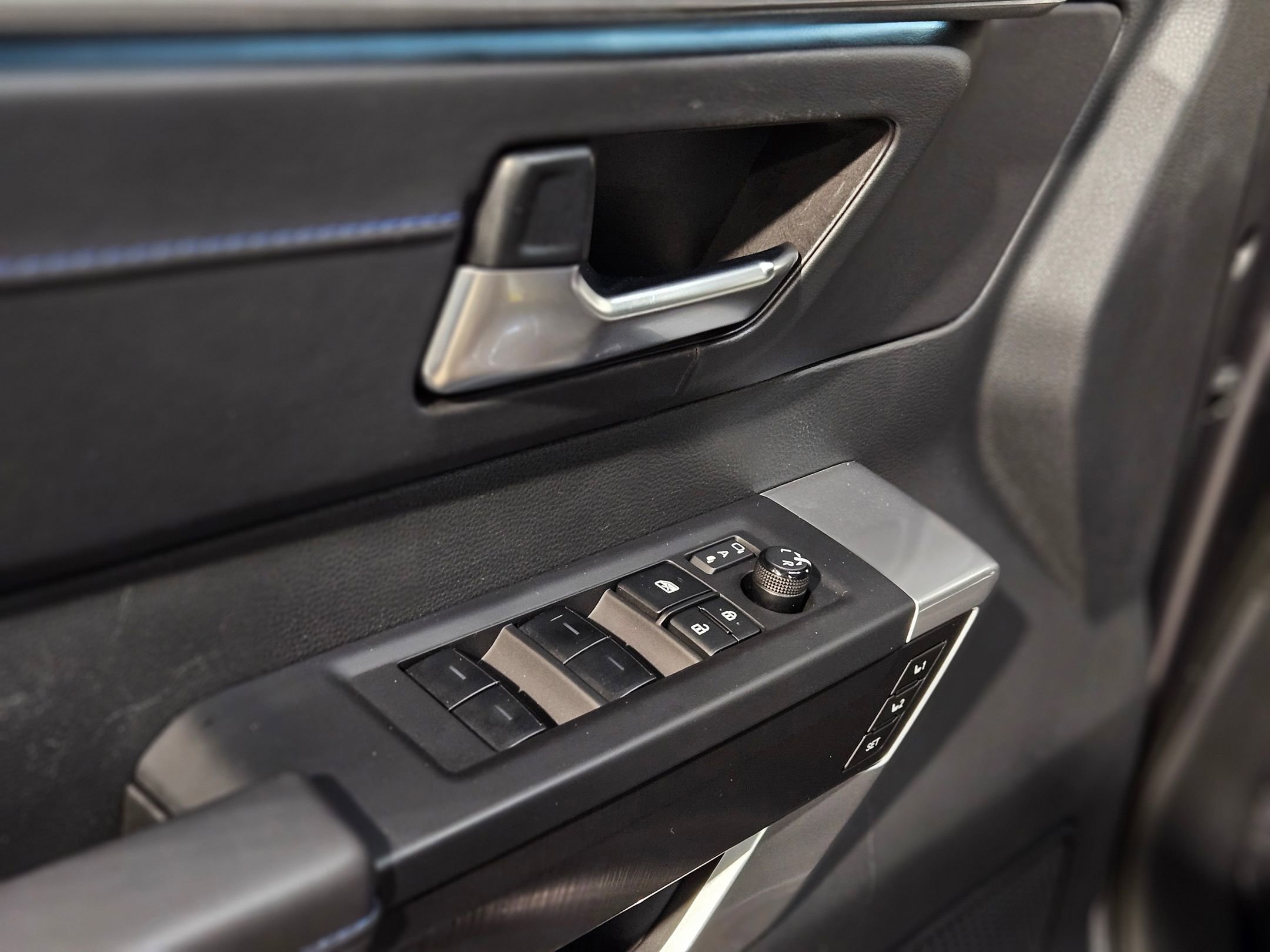 Used 2025 Toyota Tundra Platinum image 21