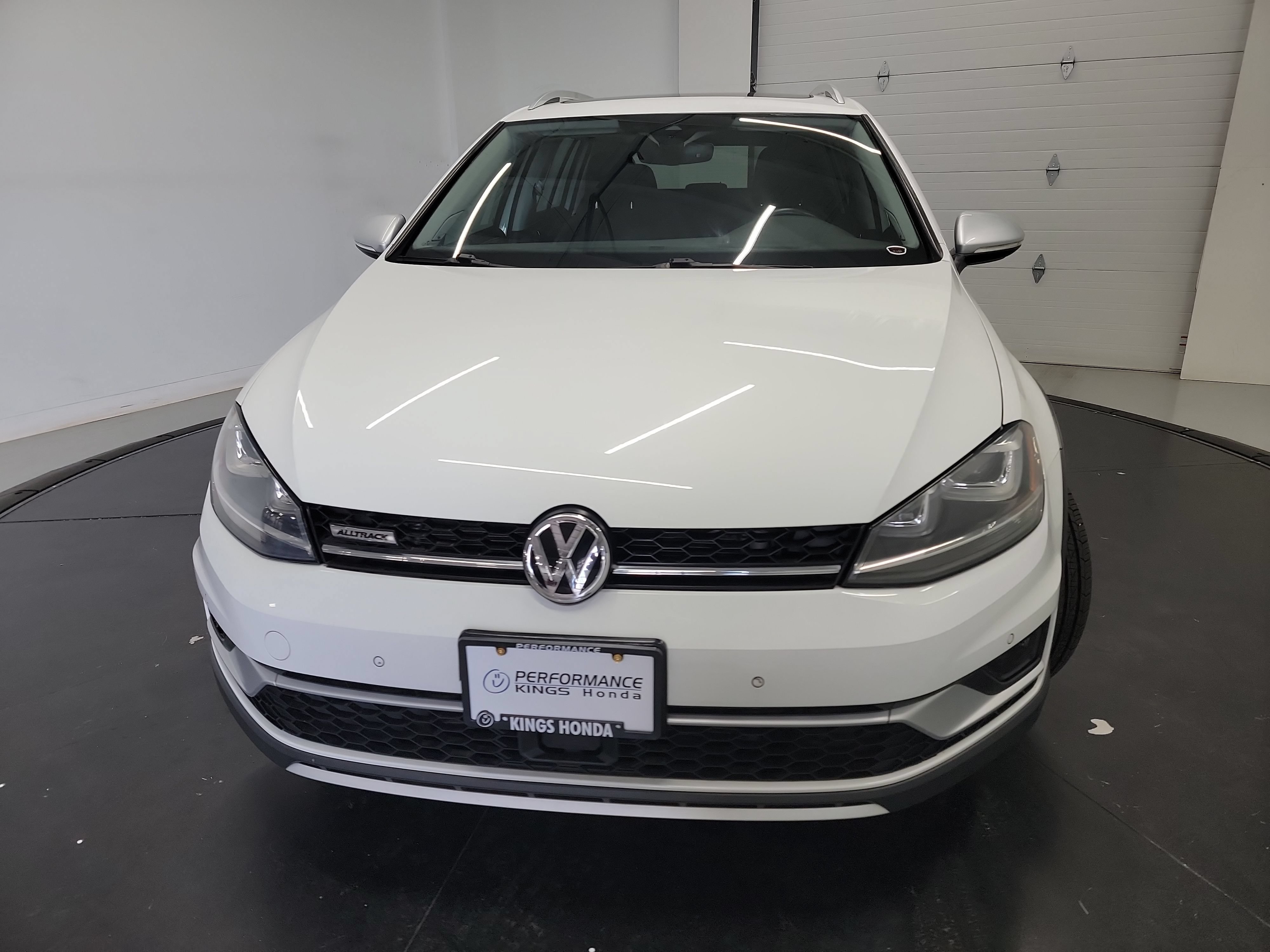 Used 2017 Volkswagen Golf Alltrack SEL AWD/4WD image 2