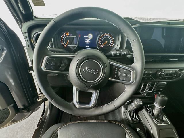 Used 2025 Jeep Wrangler Unlimited Sahara AWD/4WD image 14