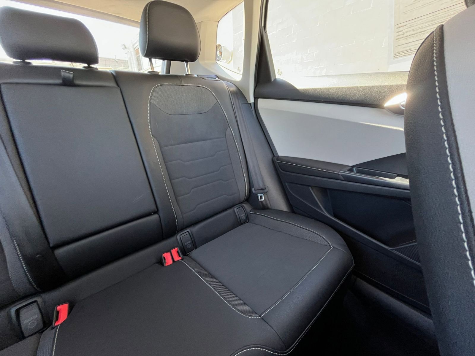 Used 2025 Volkswagen Taos SE FWD image 38