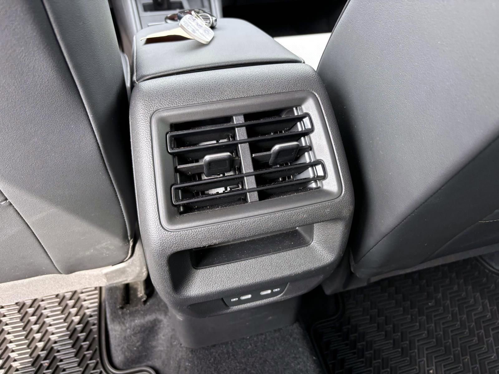 Certified 2025 Volkswagen Tiguan SE AWD/4WD image 31