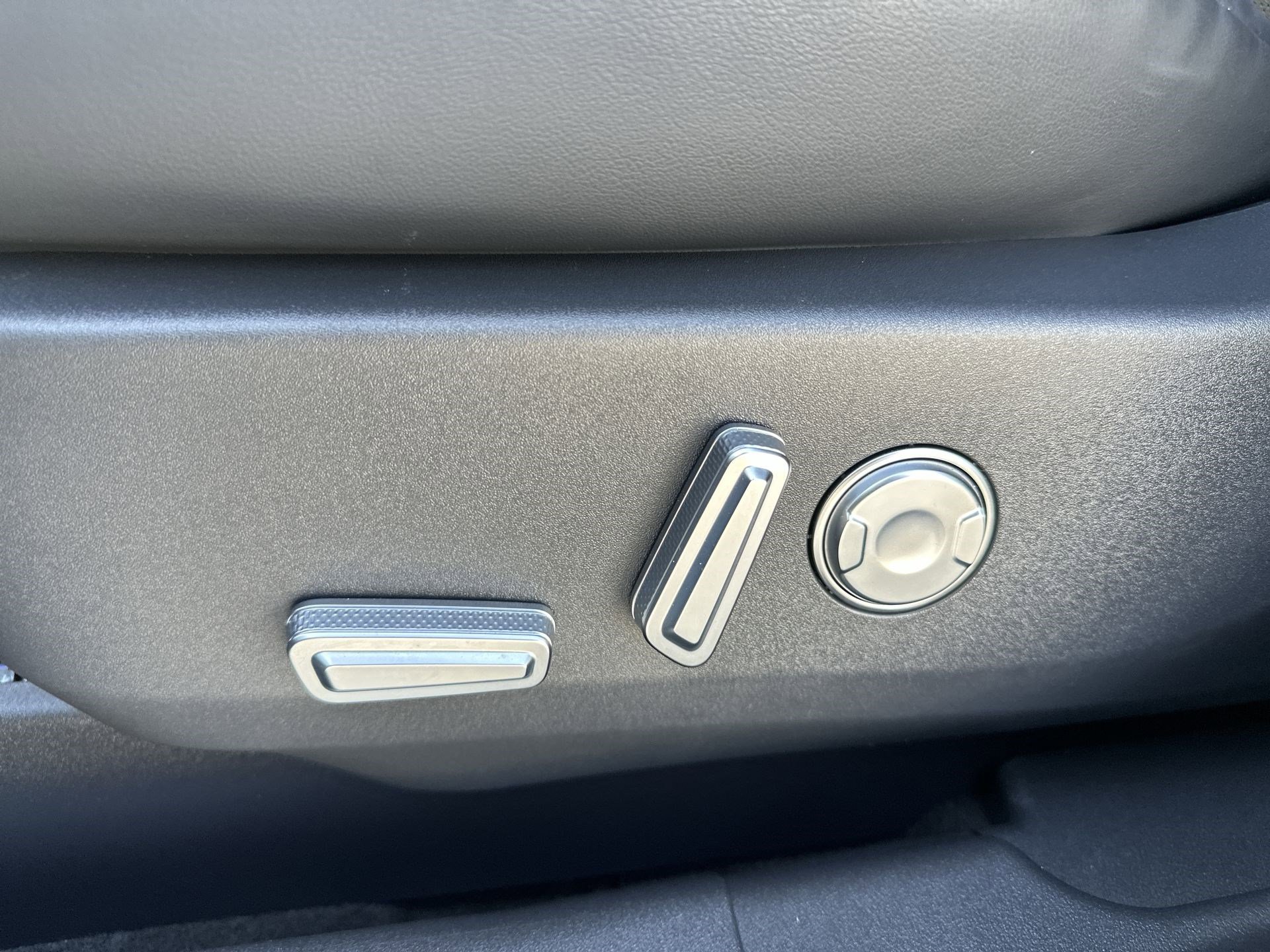 Used 2025 Lincoln Nautilus Premier image 14