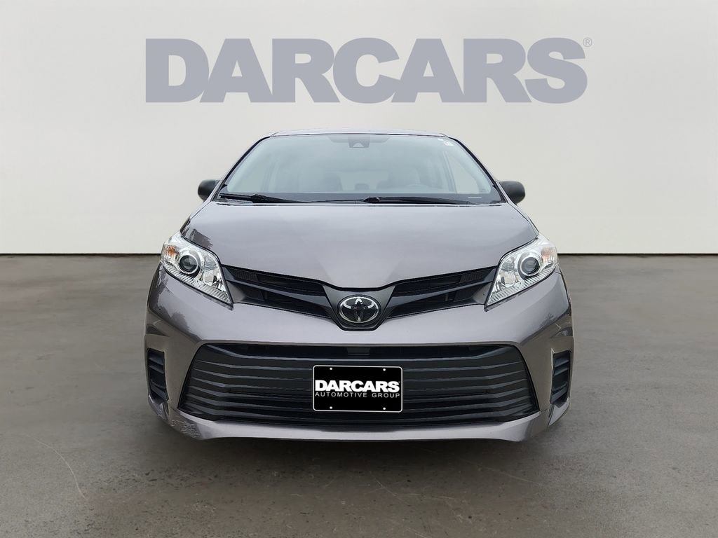 Used 2020 Toyota Sienna L image 2