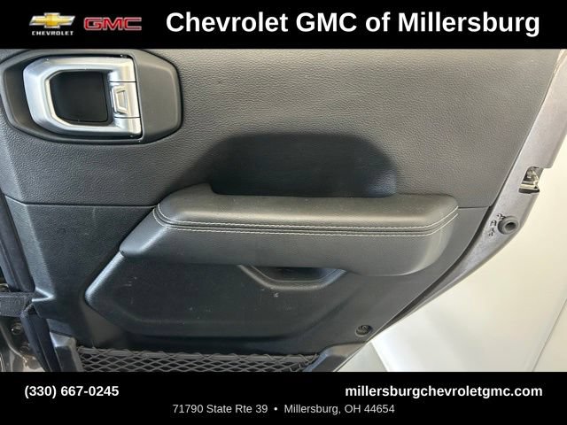 Used 2020 Jeep Wrangler Unlimited Sahara w/ Dual Top Group AWD/4WD image 35