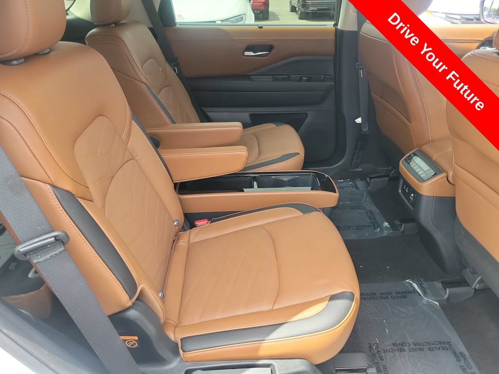 Used 2025 Nissan Pathfinder Platinum FWD image 22