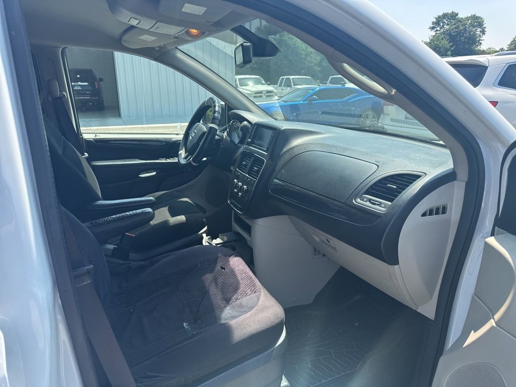 Used 2020 Dodge Grand Caravan SE w/ UConnect Hands-Free Group FWD image 13