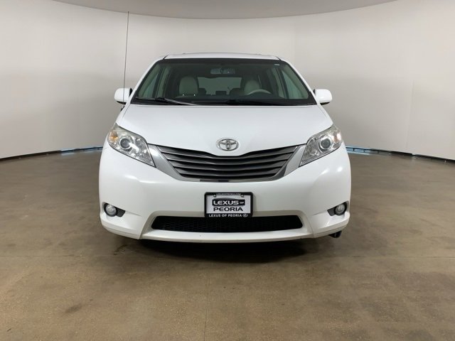 Used 2014 Toyota Sienna XLE image 3