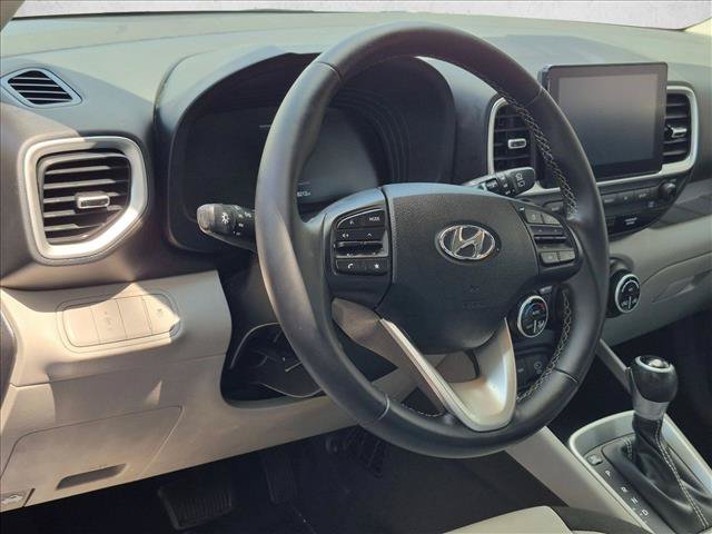 Used 2023 Hyundai Venue SEL FWD image 10