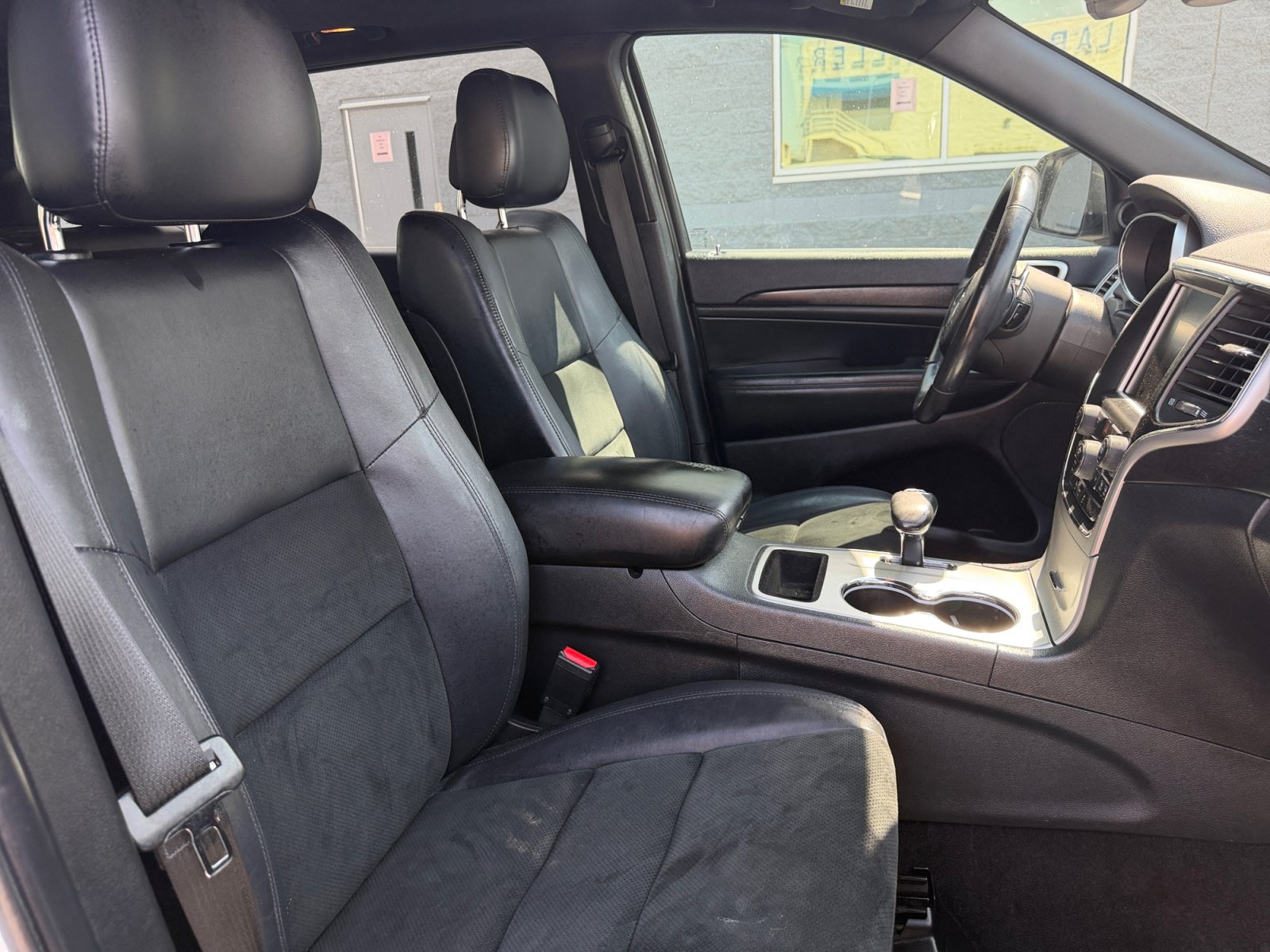 Used 2015 Jeep Grand Cherokee Altitude RWD image 30