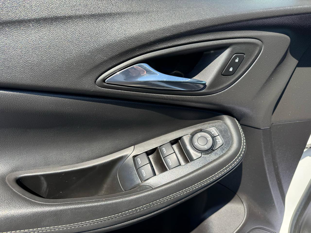 Used 2023 Buick Encore GX Select image 12