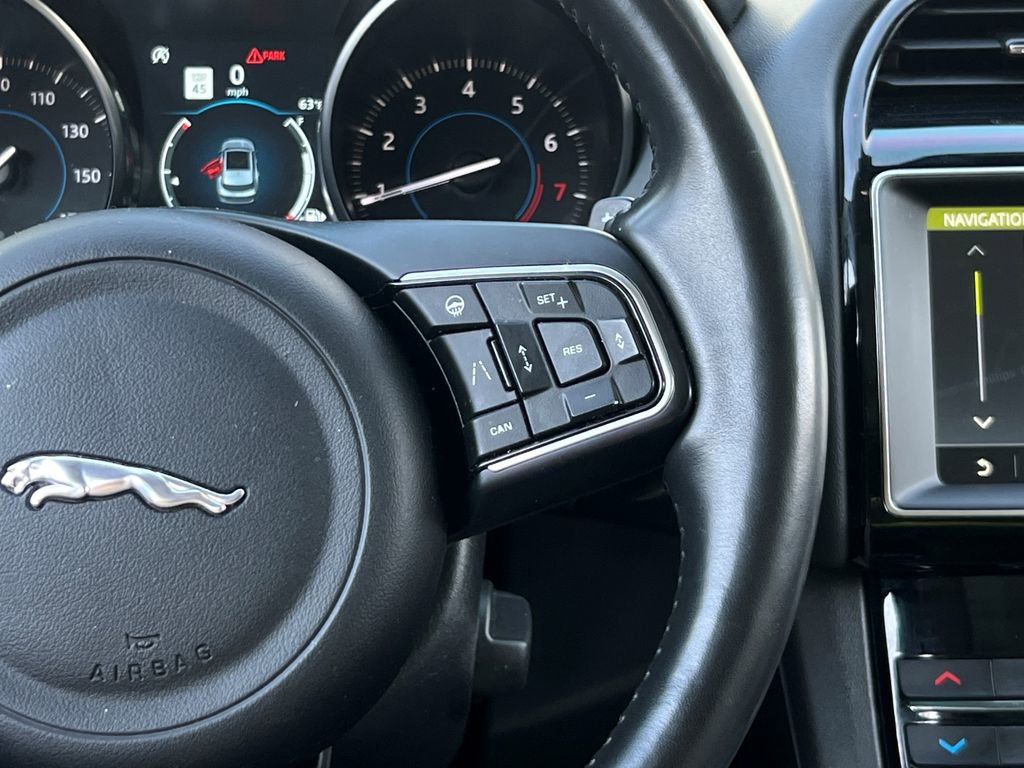 Used 2019 Jaguar F-PACE Premium image 29