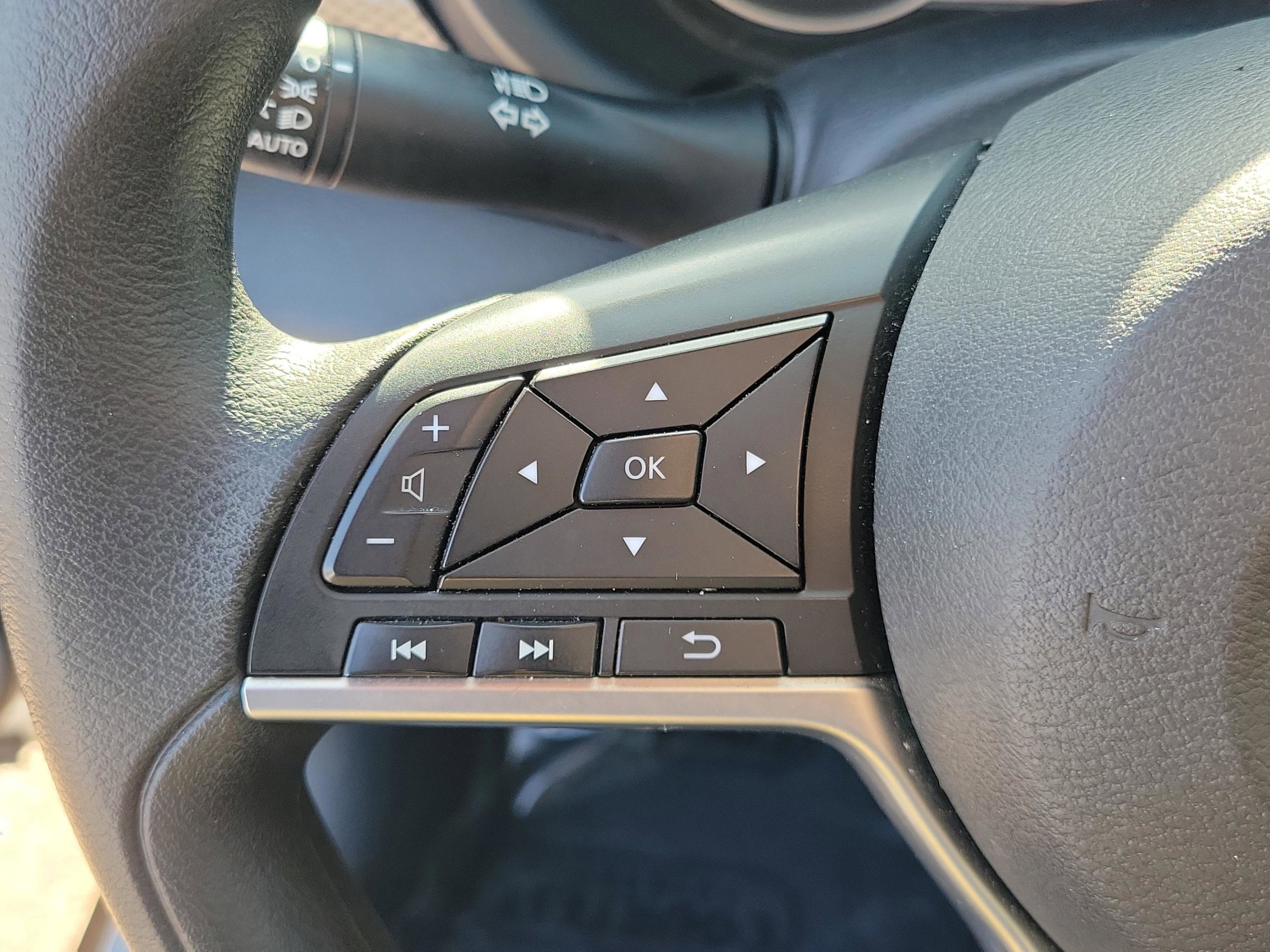 Certified 2020 Nissan Kicks SV image 26