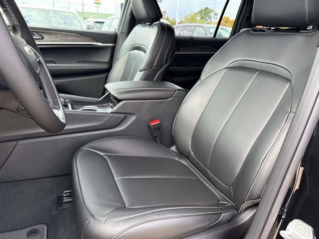 New 2025 Jeep Grand Cherokee L Limited w/ Luxury Tech Group II RWD image 9