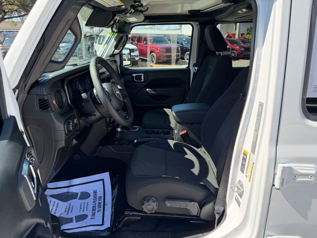 Used 2025 Jeep Gladiator Mojave w/ Convenience Group image 15