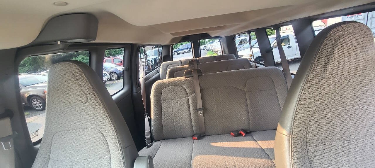 Used 2019 Chevrolet Express 3500 LT w/ LT Preferred Equipment Group RWD image 12