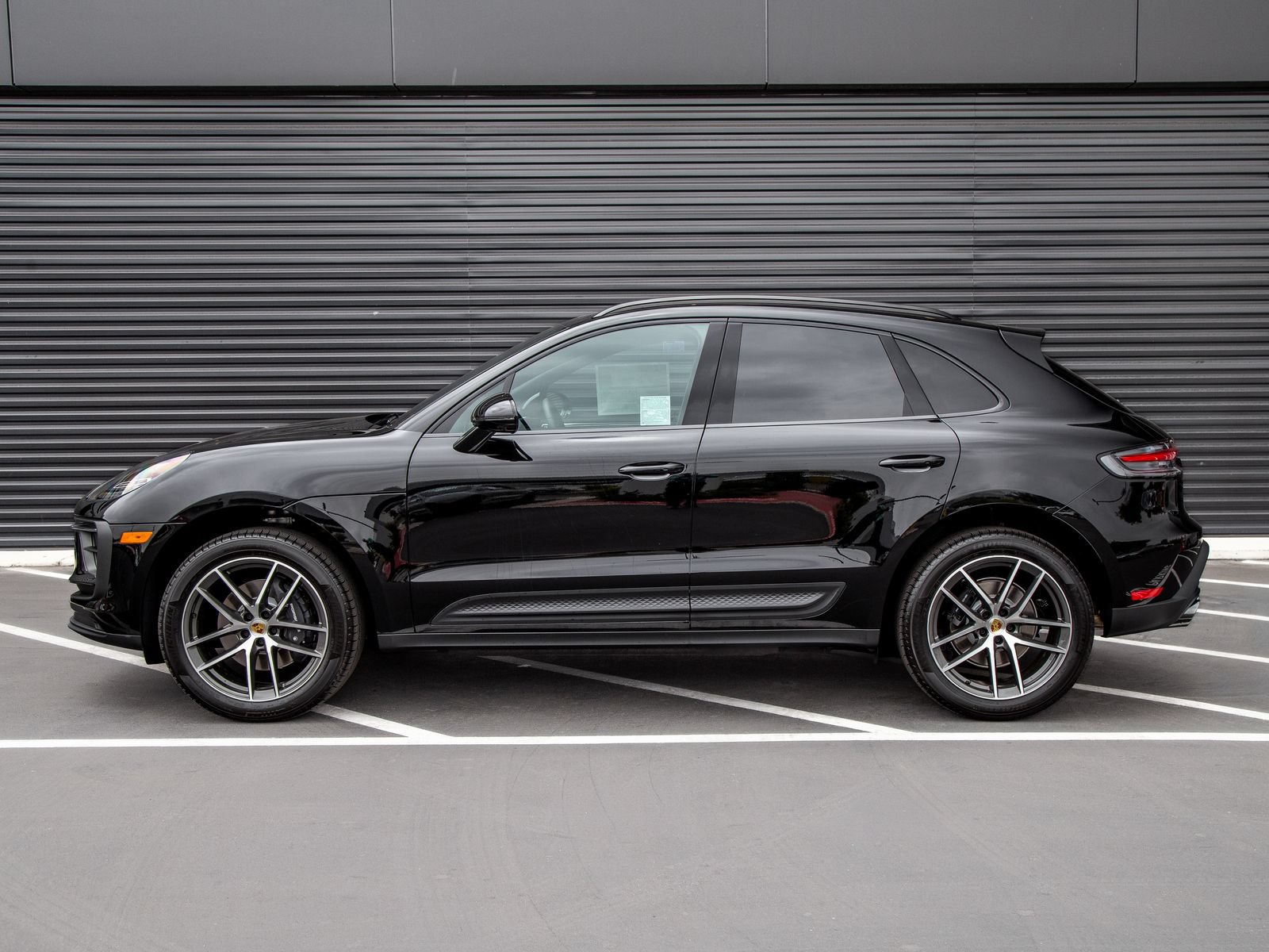 New 2026 Porsche Macan AWD/4WD image 2