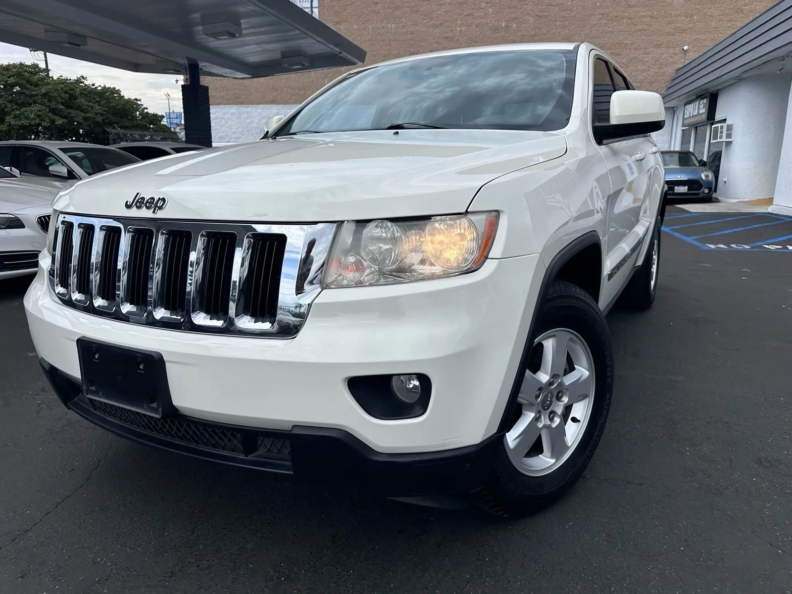Used 2012 Jeep Grand Cherokee Laredo w/ Laredo E Group image 1