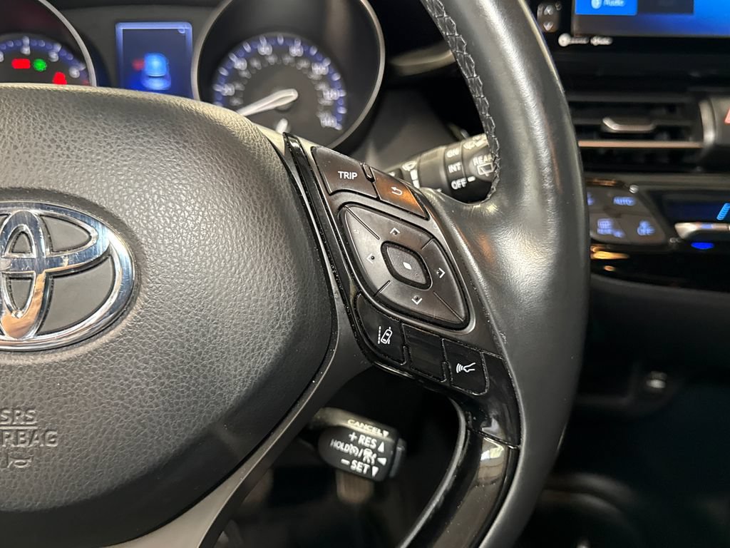 Used 2018 Toyota C-HR XLE FWD image 22