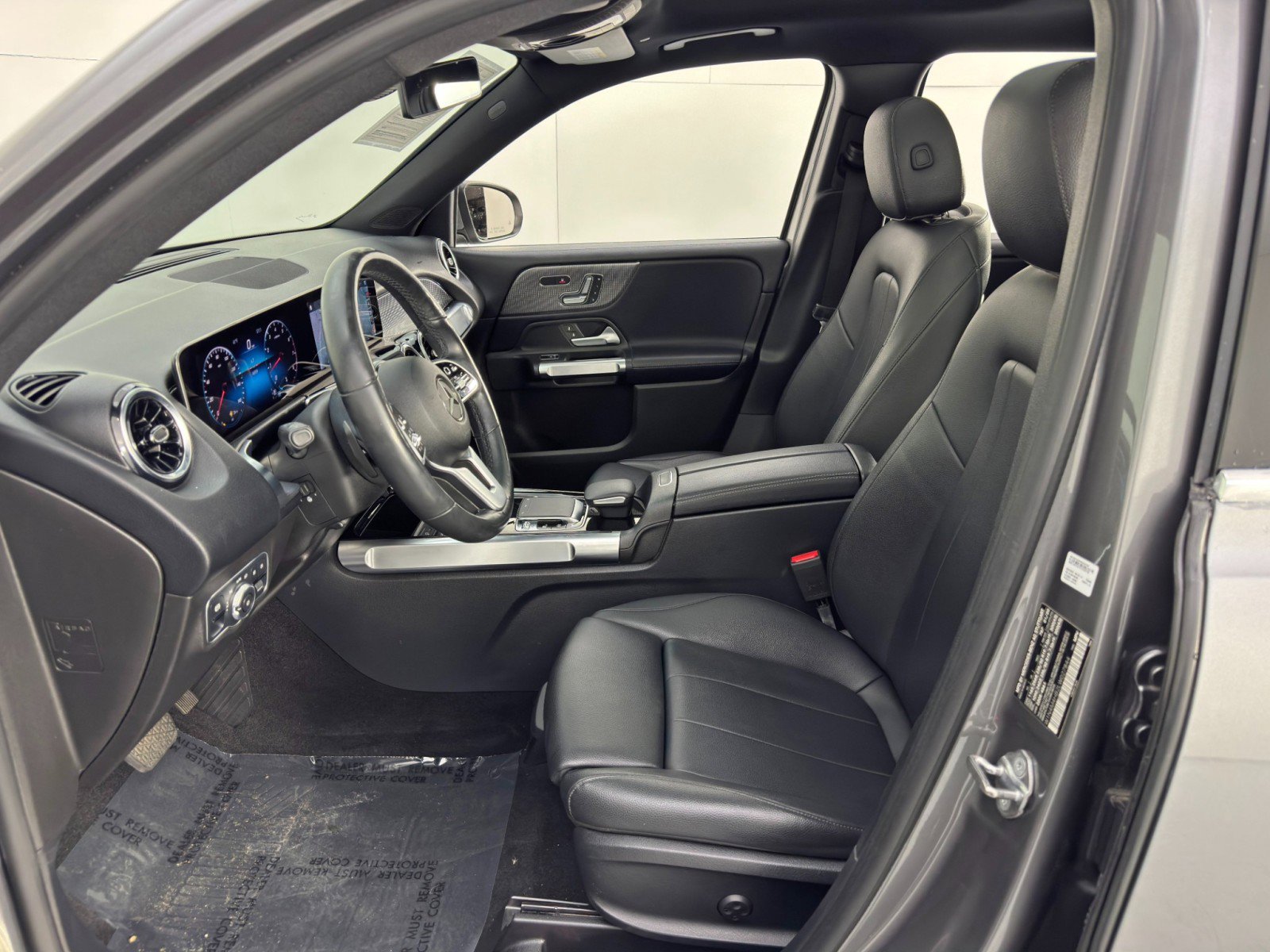 Used 2020 Mercedes-Benz GLB 250 4MATIC w/ Premium Package image 16