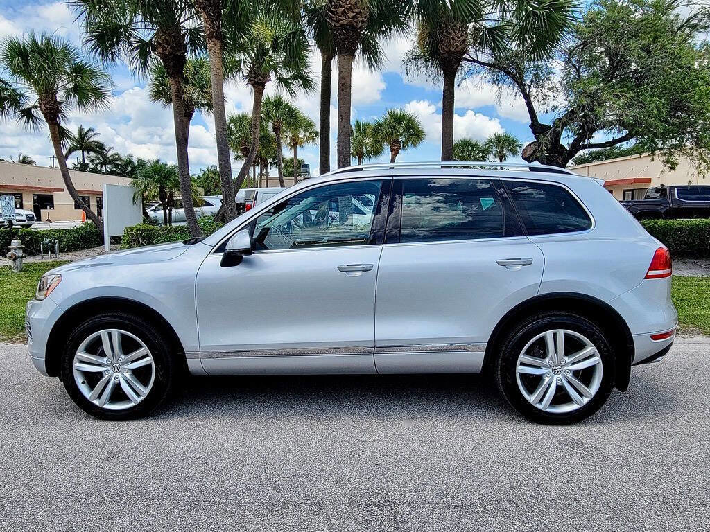 Used 2012 Volkswagen Touareg TDI image 5