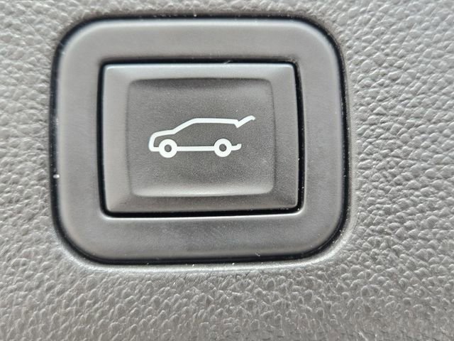 Used 2023 Chevrolet Suburban Premier RWD image 17