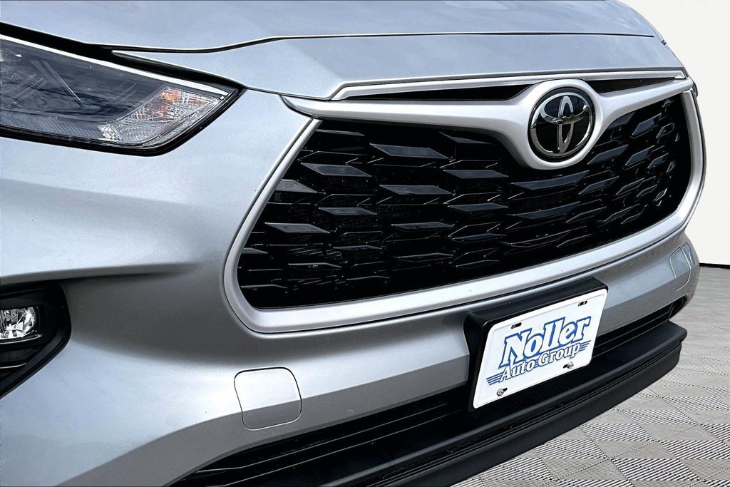 Used 2025 Toyota Highlander XLE AWD/4WD image 29